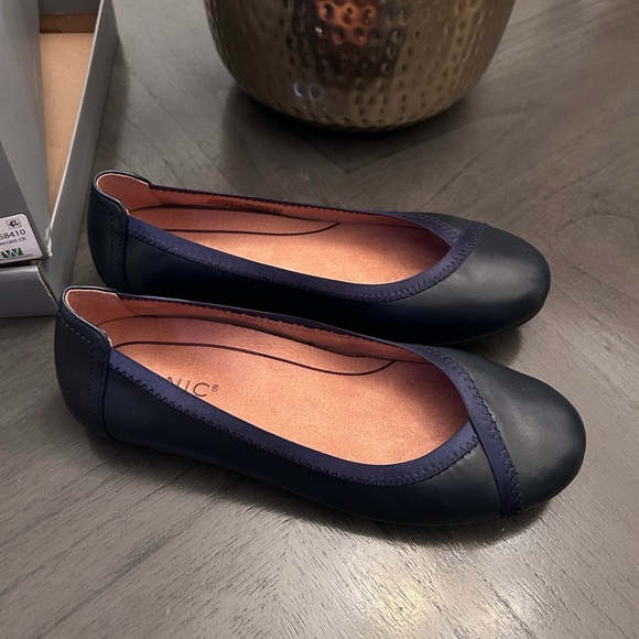 Vionic Caroll Leather Ballet Flats WIDE - Picture 12 of 13